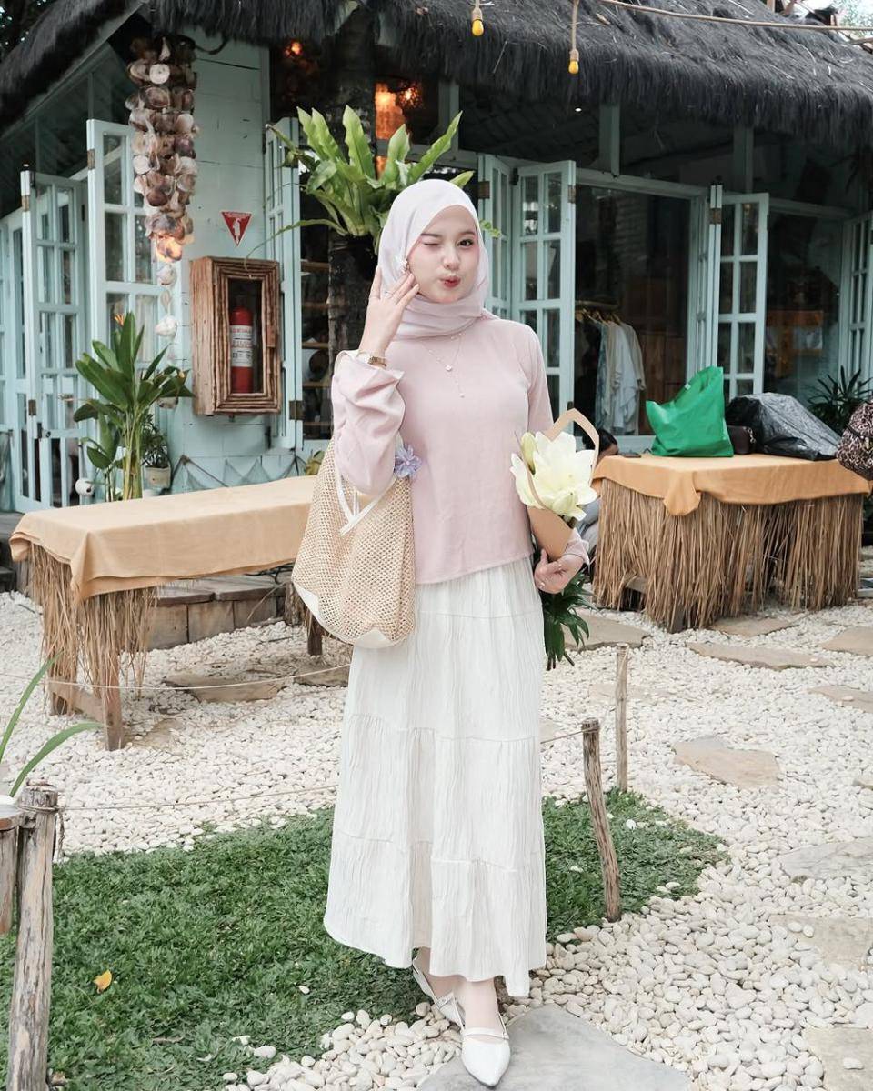 feminine romantic style ala Siska Amera (instagram.com/siskaamera)