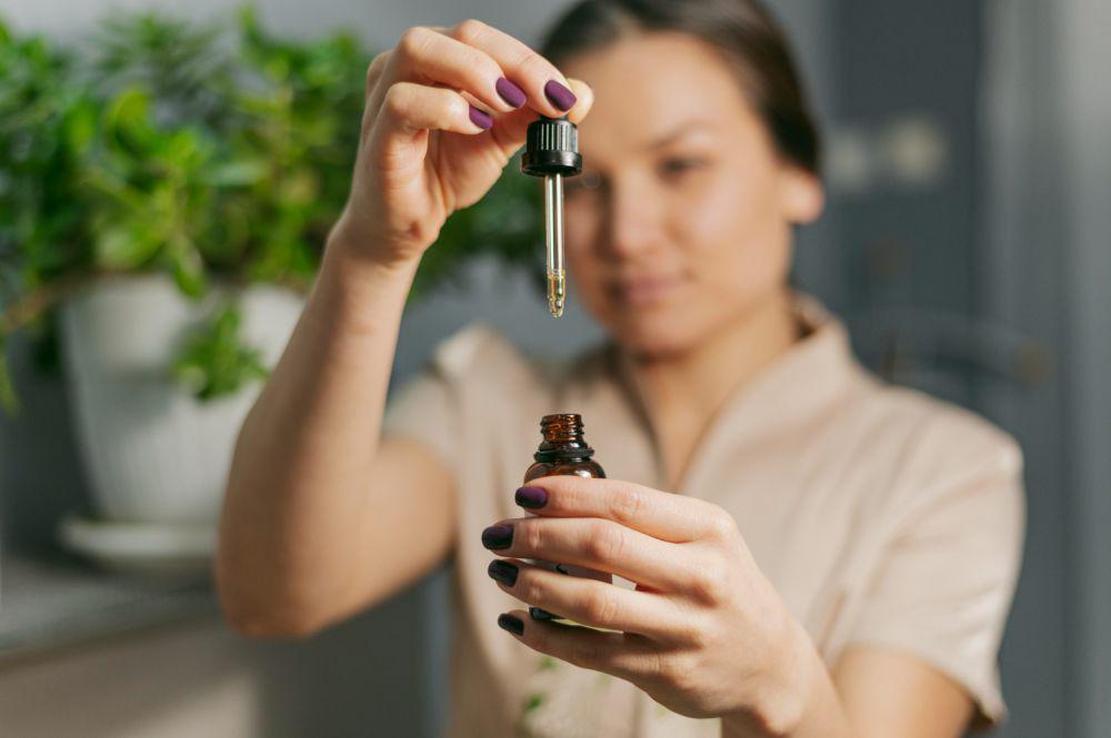 ilustrasi produk essential oil (freepik.com/freepik)