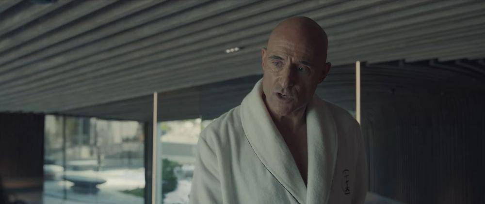 Mark Strong (dok. Prime Video/Nine Perfect Strangers)