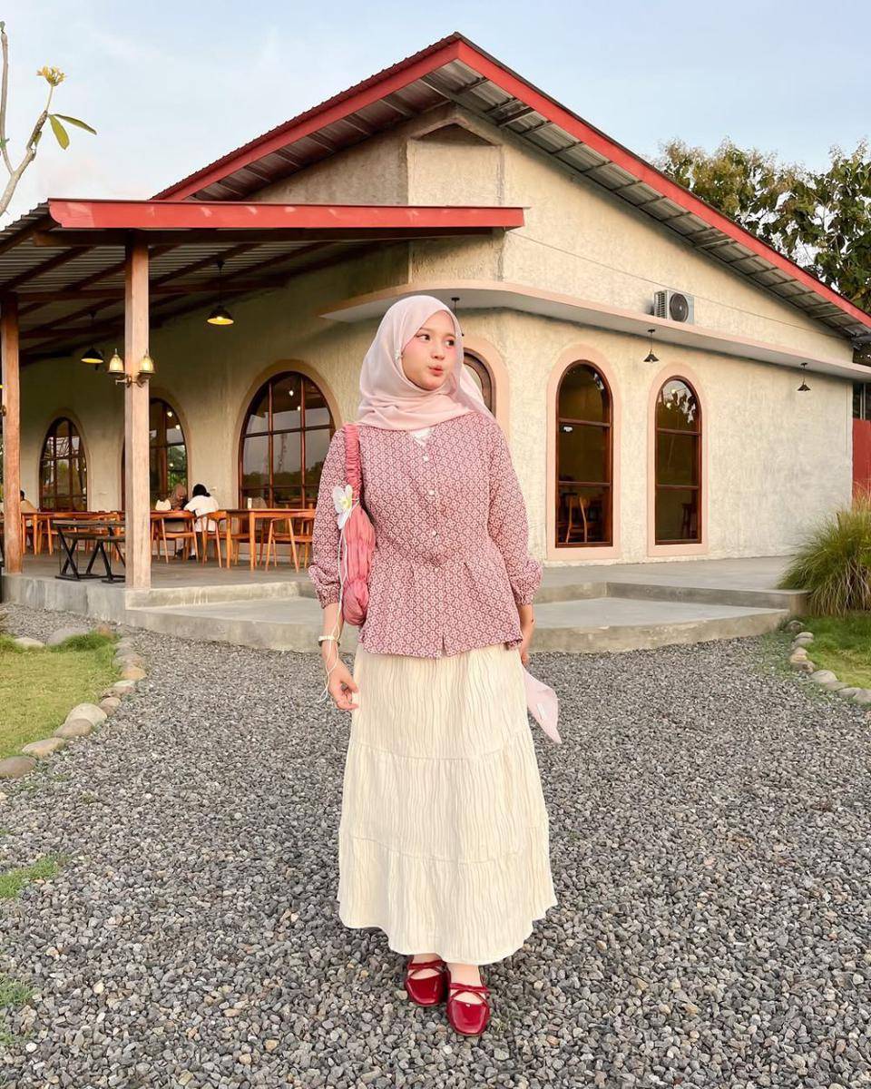 feminine romantic style ala Siska Amera (instagram.com/siskaamera)