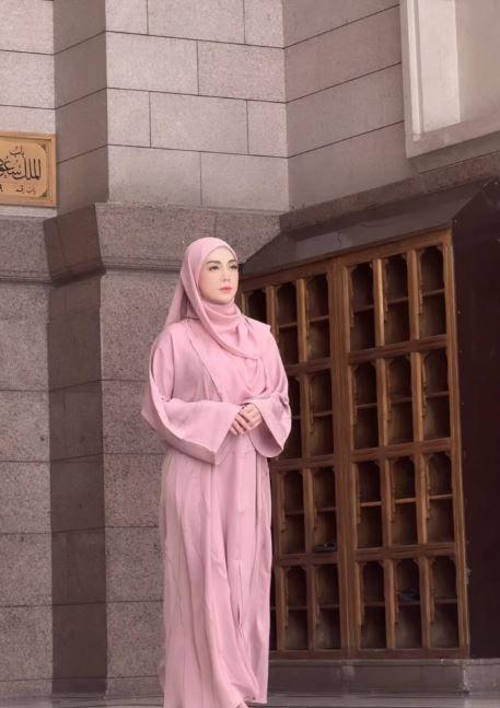 penampilan terbaru Celine Evangelista berhijab (Instagram.com/celine_evangelista)