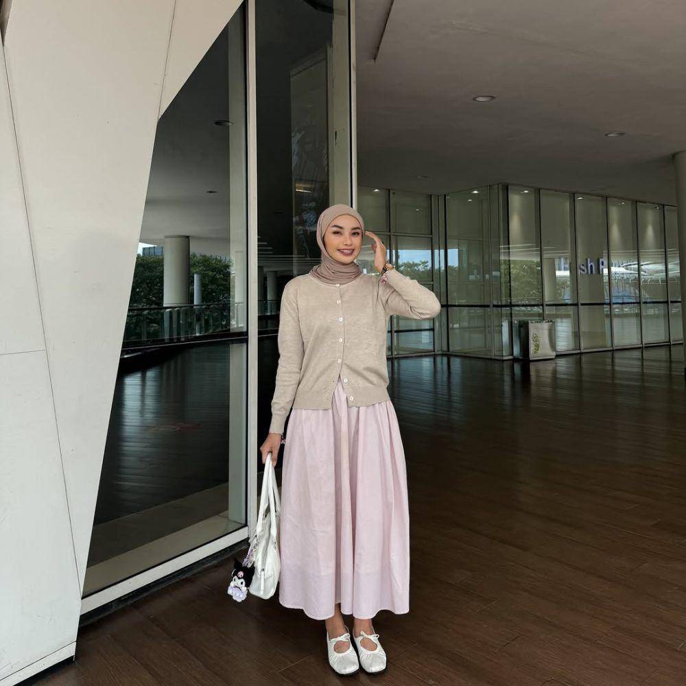 Inspirasi OOTD ala Adya Asyra (instagram.com/adyaasyra)