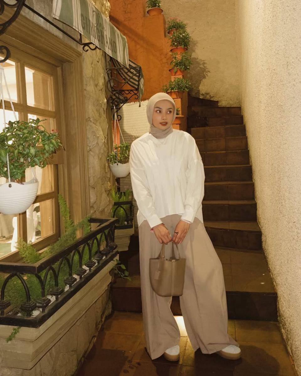 Inspirasi OOTD ala Adya Asyra (instagram.com/adyaasyra)
