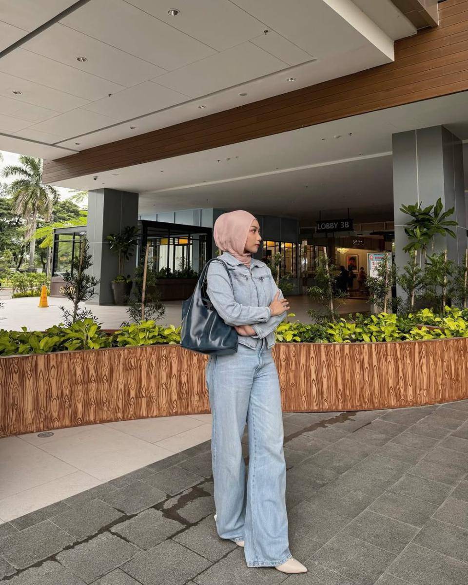 Inspirasi OOTD ala Adya Asyra (instagram.com/adyaasyra)