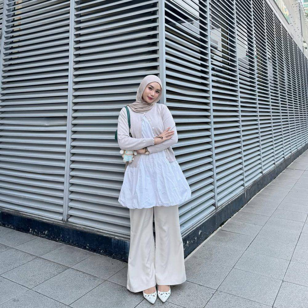 Inspirasi OOTD ala Adya Asyra (instagram.com/adyaasyra)