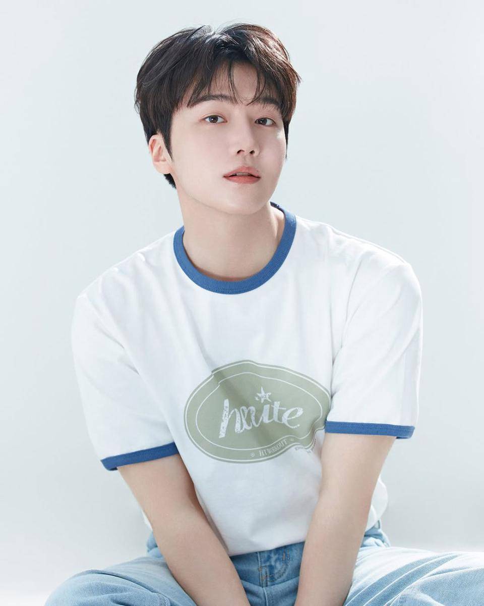 Jinho (Instagram.com/s27m_official)