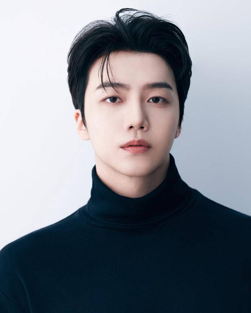 Jinho (Instagram.com/s27m_official)