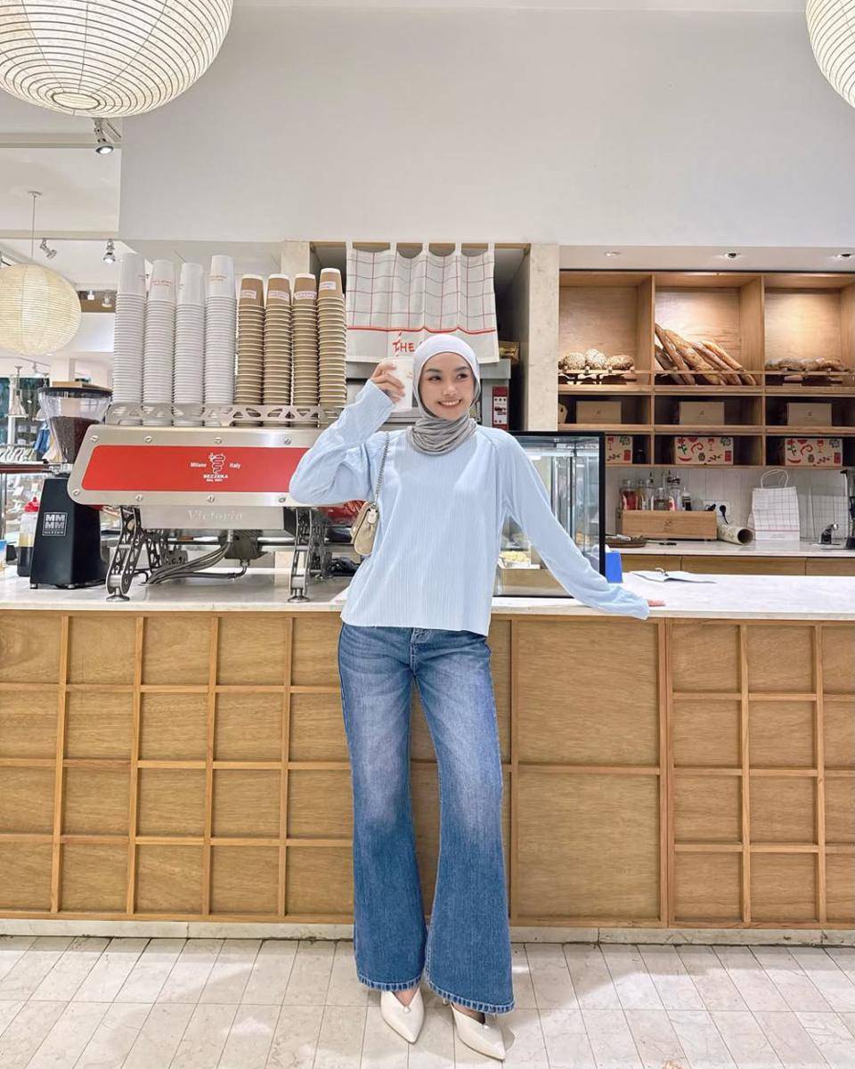 Inspirasi OOTD ala Adya Asyra (instagram.com/adyaasyra)