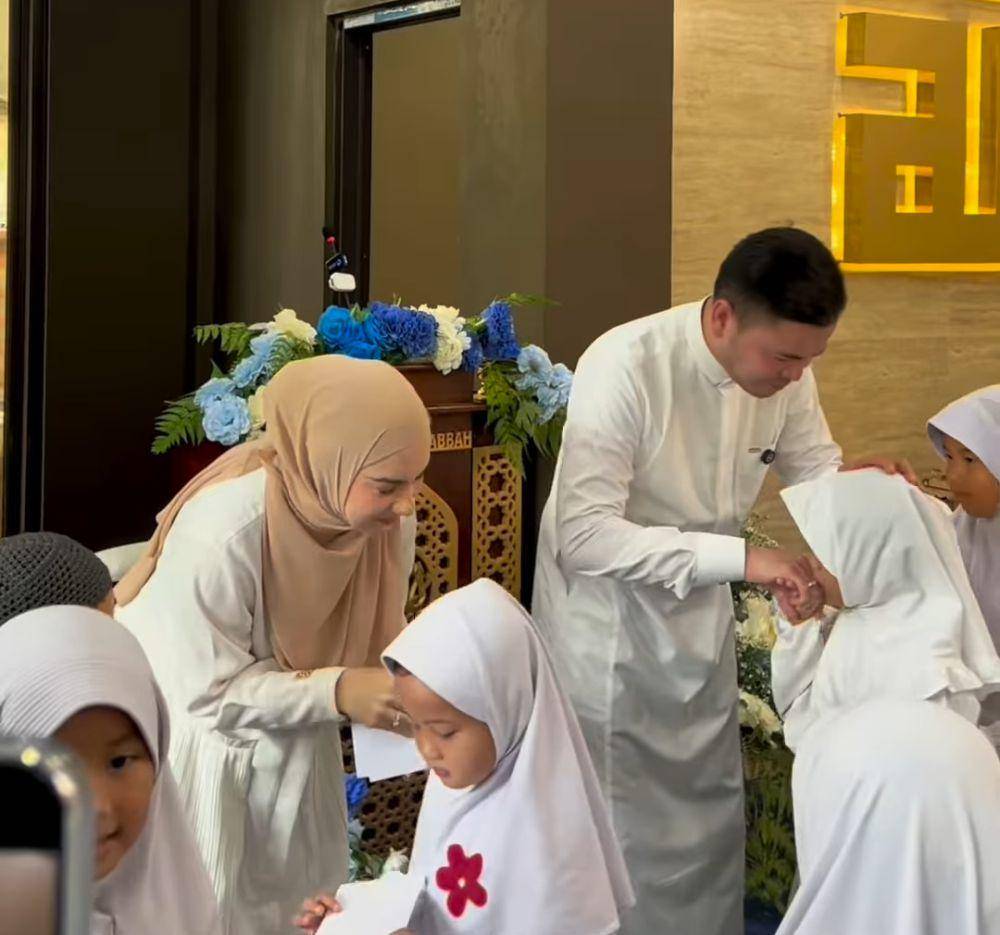 Irish Bella dan suami resmikan masjid (instagram.com/haldy_sabri)
