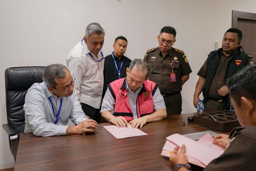 Siap Disidang, Kejagung Limpahkan 9 Tersangka Korupsi Impor Gula