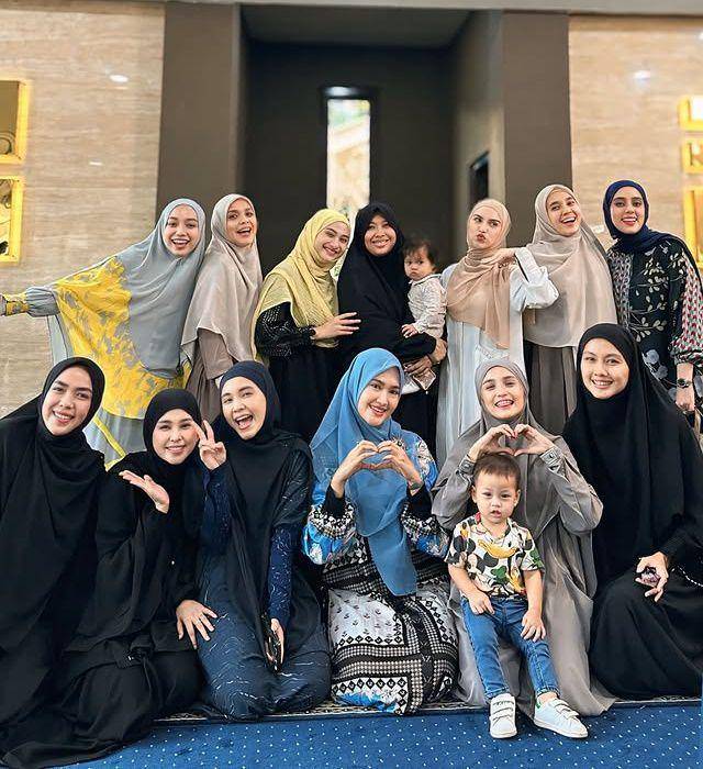 Irish Bella dan suami resmikan masjid (instagram.com/haldy_sabri)
