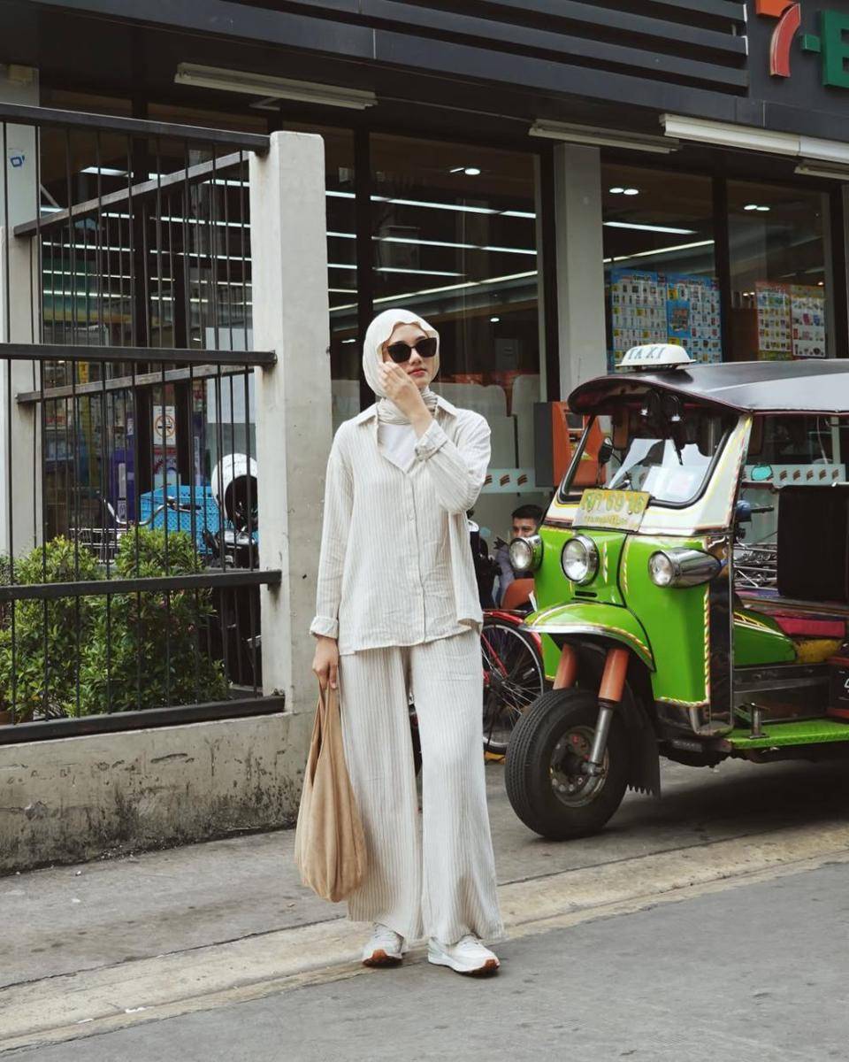 Inspirasi OOTD ala Rania Sukandari (instagram.com/raniaskdr_)