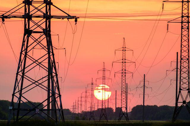 Tesla dan Edison, Duel Arus Listrik yang Mengubah Dunia
