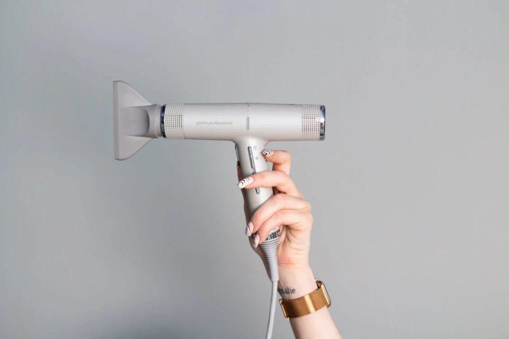 Apakah Boleh Bawa Hair Dryer di Pesawat? Ini Aturannya!