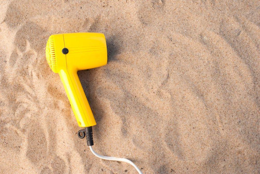 ilustrasi hair dryer (pexels.com/Daniel Trylski)