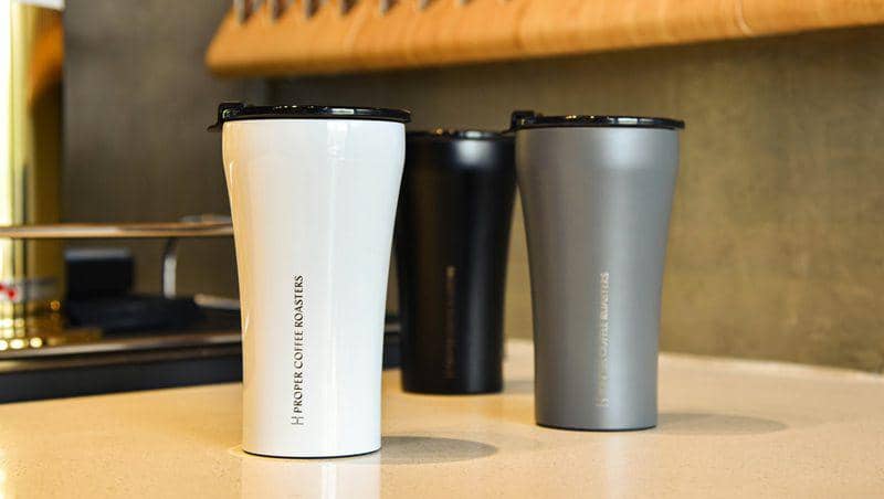 ilustrasi tumbler estetik dalam tiga pilihan warna (unsplash.com/Christian Dala)