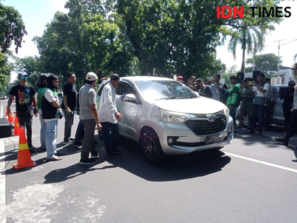 Nekat Ambil Orderan, Massa Aksi di Mataram Sweeping Sesama Driver