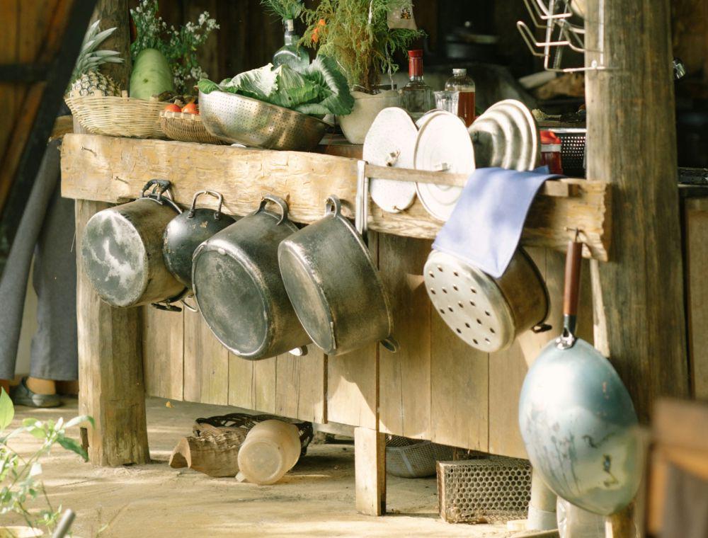 5 Cara Melindungi Dapur Outdoor dari Hujan dan Panas, Tetap Apik!