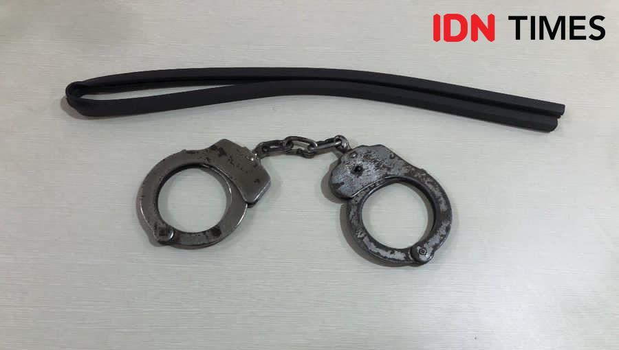Barang bukti berupa borgol yang digunakan pelaku. (IDN Times/istimewa),