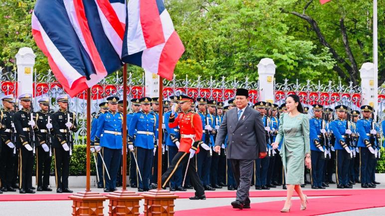 Presiden Prabowo Subianto bersama dengan PM Thailand (BPMI Setpres/Laily Rachev)