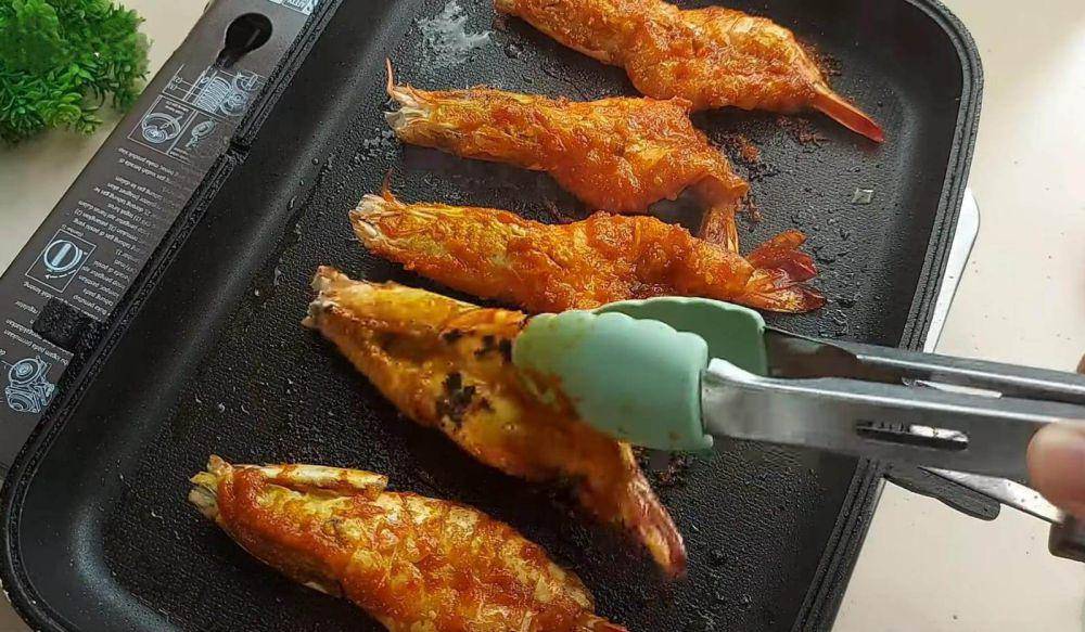 ilustrasi membuat udang bakar Jimbaran khas Bali (YouTube.com/Resep Abi)