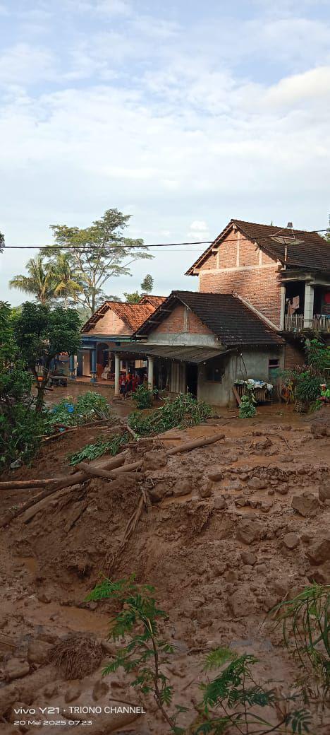 Akses Jalan ke Lokasi Longsor di Trenggalek Telah Terbuka