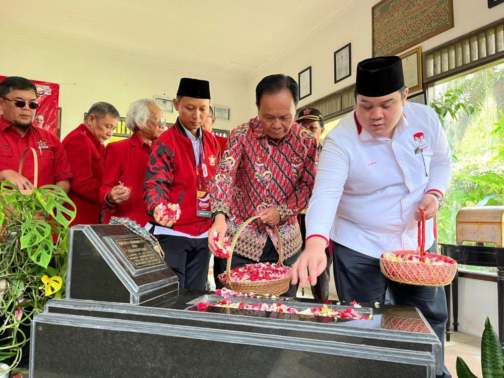 Jajaran SOKSI Ziarah ke Makam Suhardiman, Kenang Warisan Pendiri