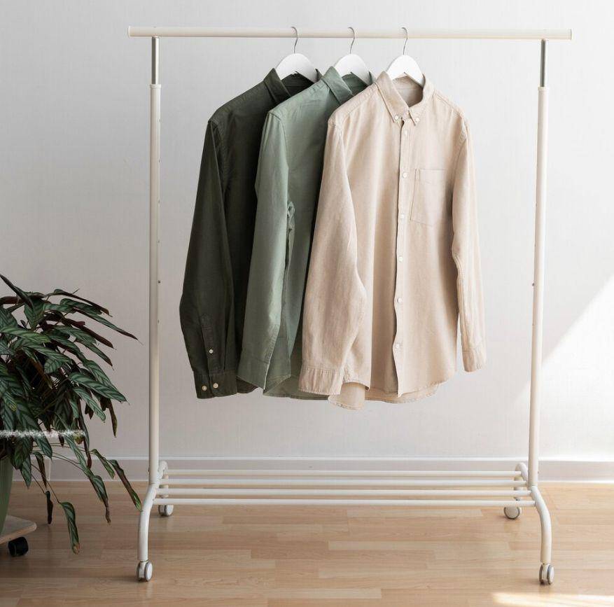 ilustrasi standing hanger (freepik.com/freepik)