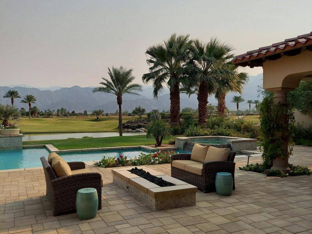 ilustrasi furnitur outdoor (pexels.com/Al Garcia)