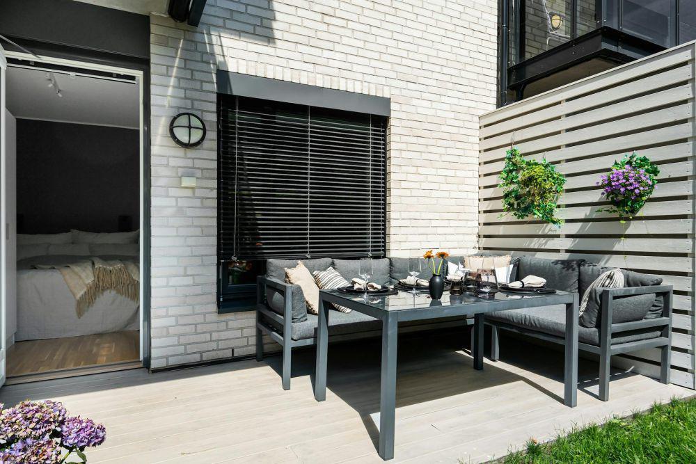 5 Tips Merawat Furnitur Outdoor agar Awet dan Tahan Cuaca
