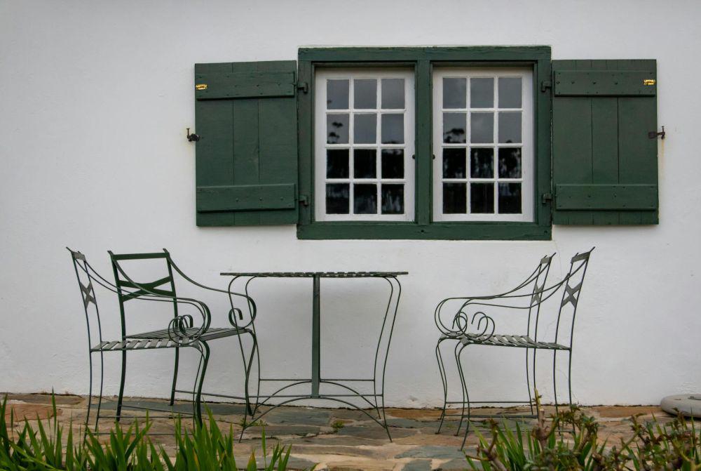 ilustrasi furnitur outdoor (pexels.com/Magda Ehlers)