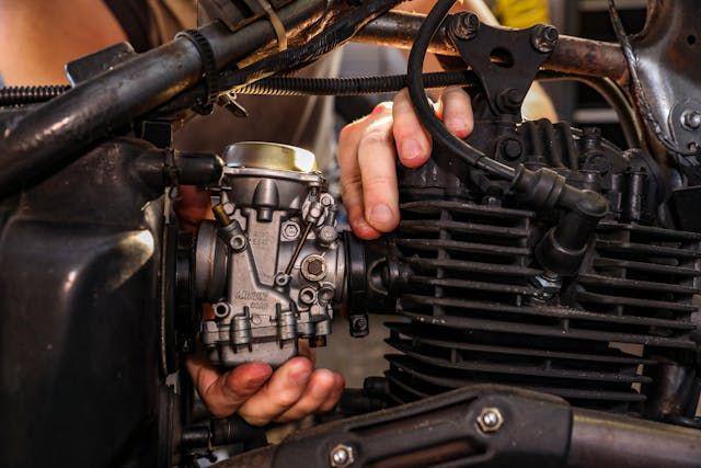 ilustrasi karburator motor (pexels.com/Mick Haupt)