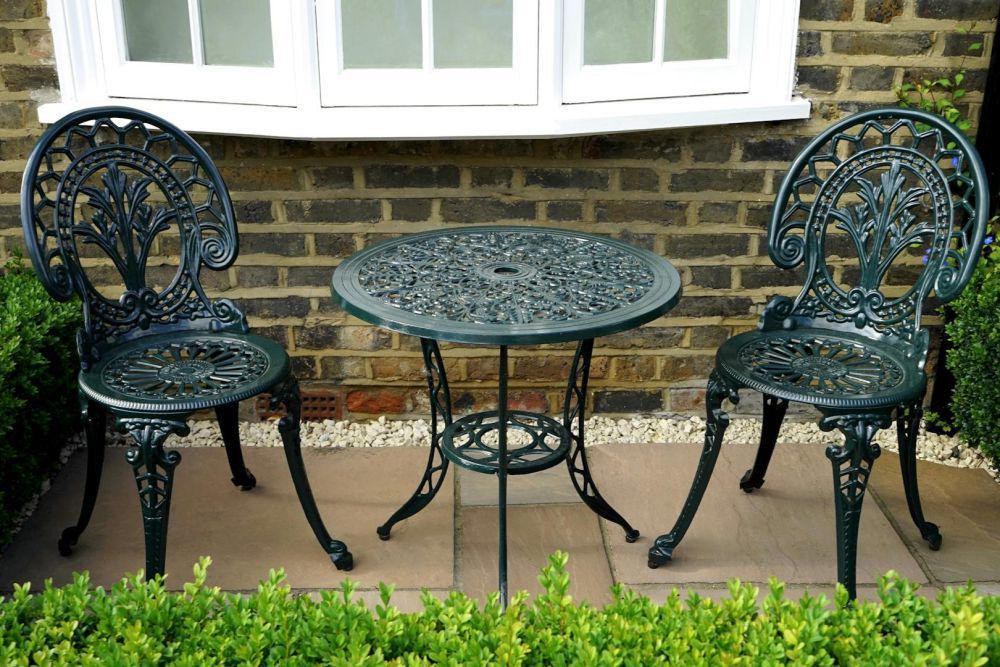 ilustrasi furnitur outdoor (pexels.com/Mike Bird)