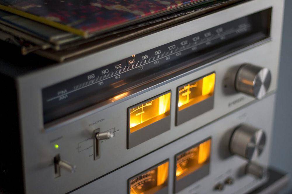 ilustrasi radio (pexels.com/Pixabay)