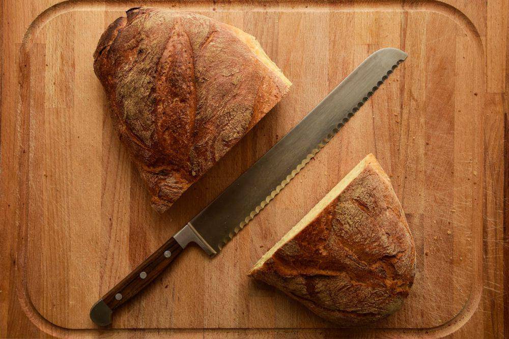 ilustrasi pisau roti (pexels.com/adrian vieriu)