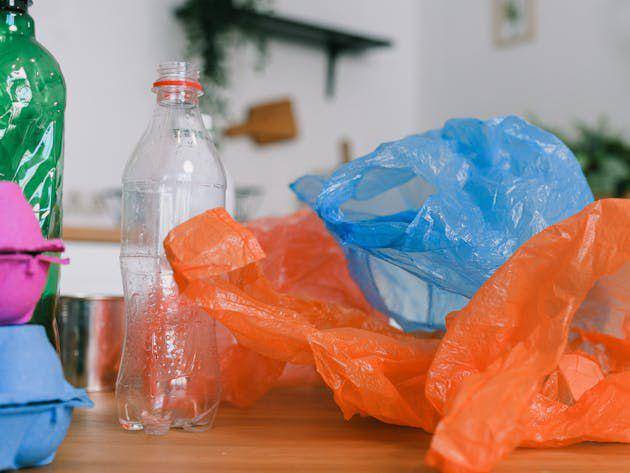 ilustrasi plastik LDPE (pexels.com/SHVETS production)