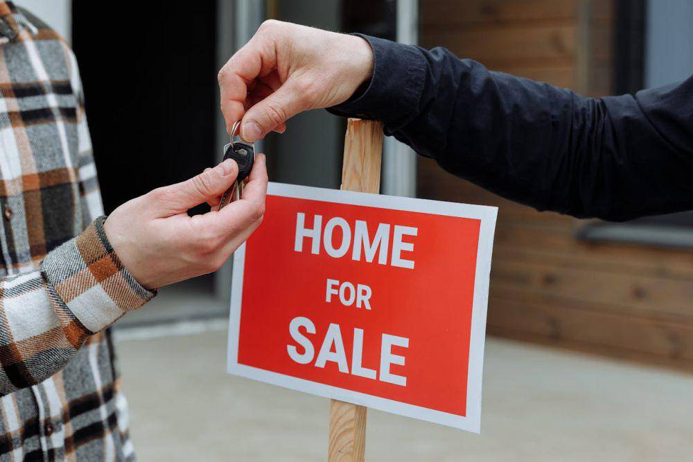 Illustrasi proses jual beli rumah (pexels.com/Thirdman)