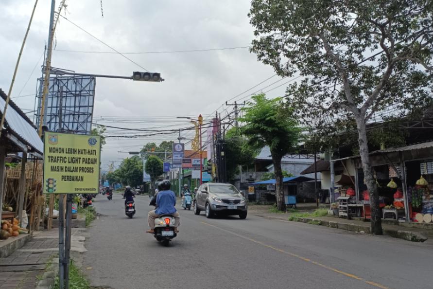 Traffic Light Jalan Veteran di Karangasem Mati 3 Minggu