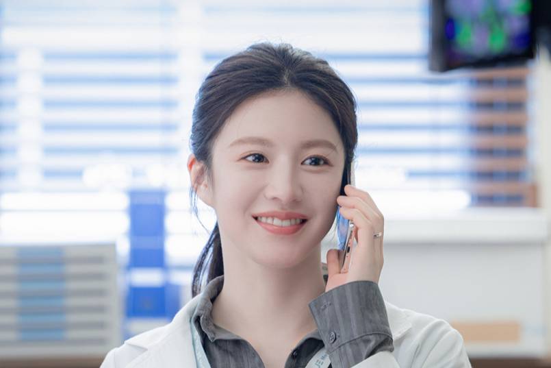 7 Pujian dari Dokter Senior untuk Oh Yi Young di Resident Playbook