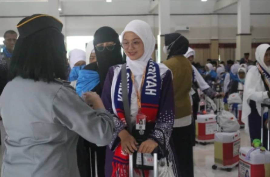 Levina Istiazah, perempuan 18 tahun asal Tegal, Jawa Tengah, menjadi jemaah haji termuda tahun ini. (Media Center Haji)