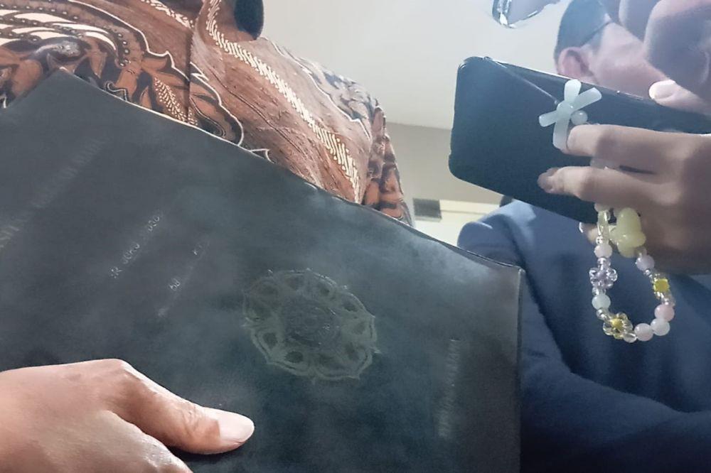 Jokowi Bawa Pulang Ijazah Asli Usai Diperiksa Bareskrim Polri