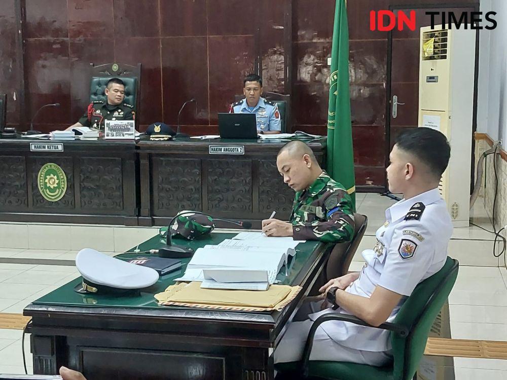 Terdakwa Jumran didampingi penasihat hukumnya dalam persidangan. (Hendra Lianor/IDN Times)