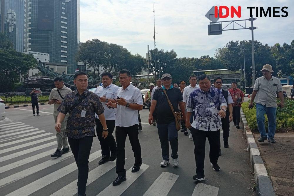 Pejabat Kemenhub Temui Ribuan Ojek Online yang Demo di Monas
