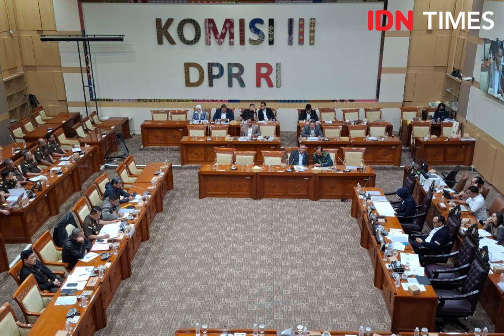 TNI Jaga Kejaksaan, Anggota DPR Cecar Jampidsus Febrie Adriansyah