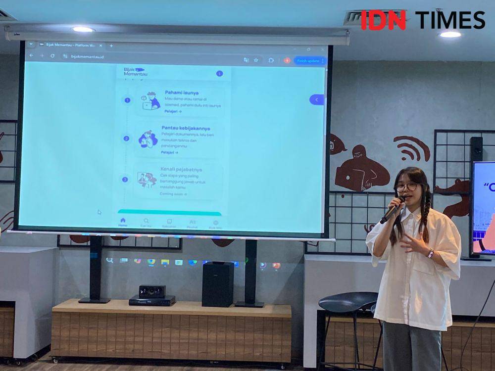 Potret Via, selaku Product Designer dan Developer Think Policy Indonesia (Dok. Daffa Ulhaq)