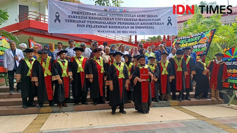 Para guru besar Fakultas Kedokteran Universitas Hasanuddin menyatakan keprihatinan terhadap arah kebijakan pendidikan kedokteran dan layanan kesehatan di Indonesia, Selasa (20/5/2025). IDN Times/Ashrawi Muin