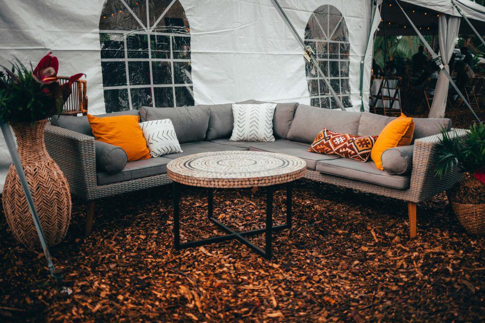 4 Jenis Kain Khusus untuk Furnitur Outdoor, Apa Pilihan Terbaik?