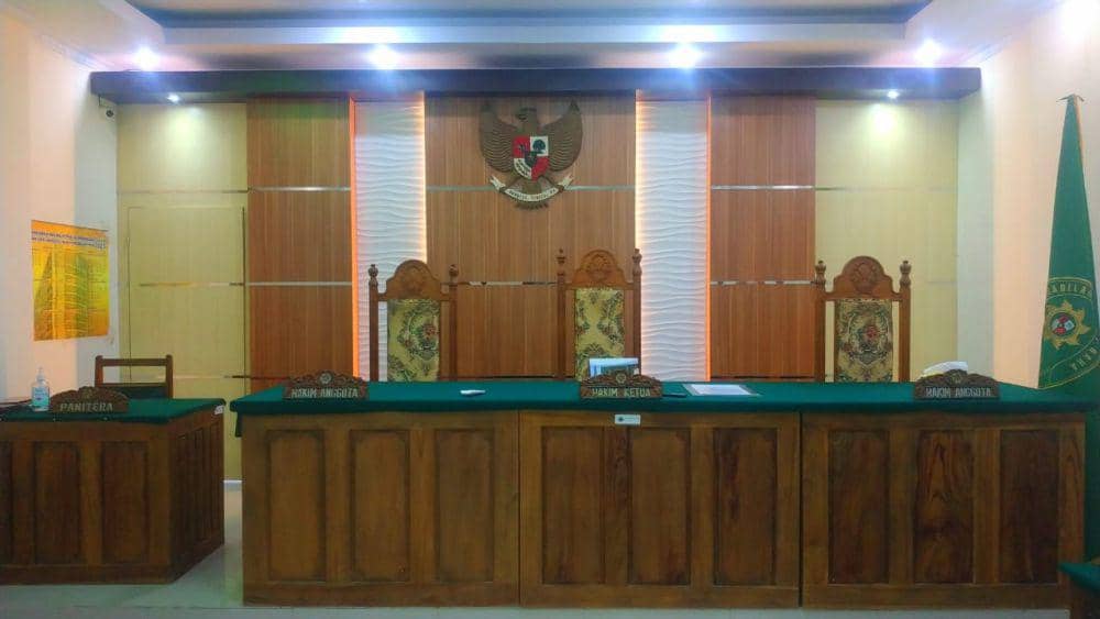 Gambar Ruang Peradilan dengan Pancasila sumber : Pengadilan Negeri Raha