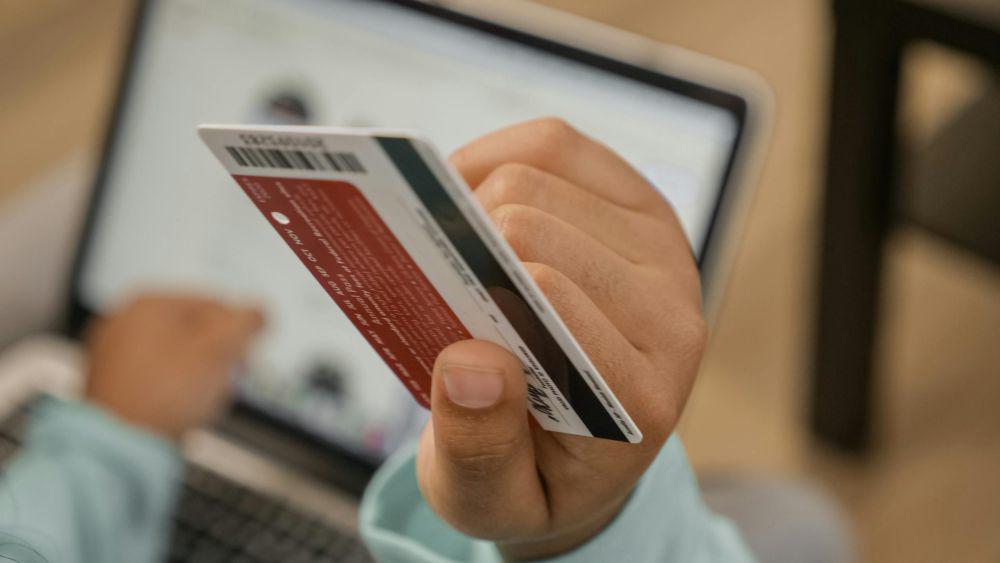 ilustrasi kartu debit (pexels.com/Kindel Media)