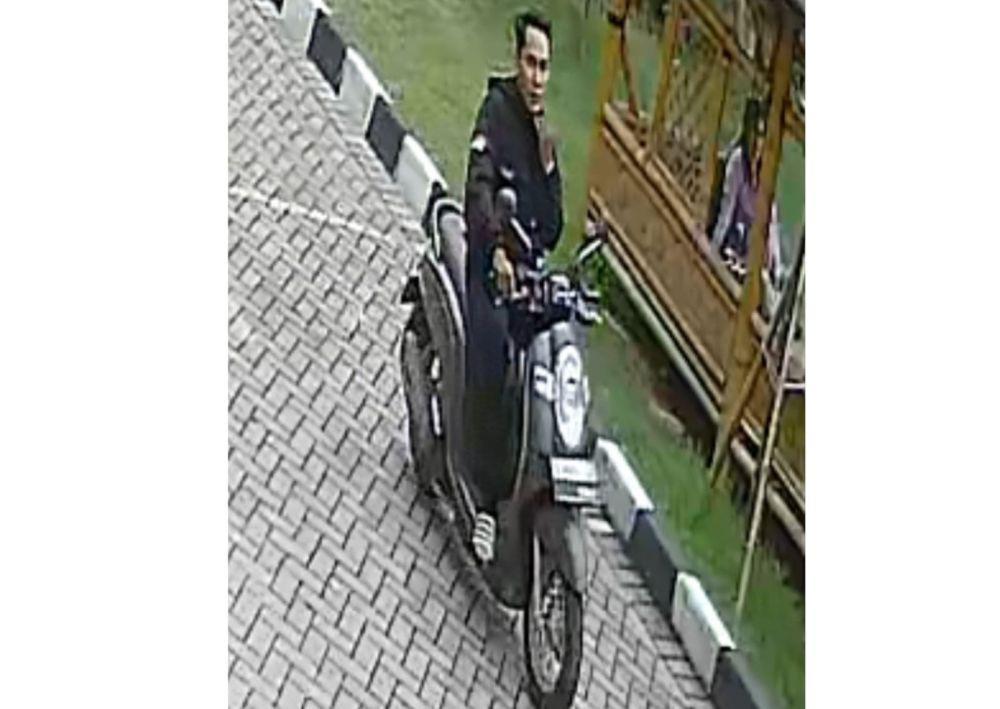 Motor Guru Dicuri Saat Parkir di SD Labschool Unesa, Ini Ciri Pelaku